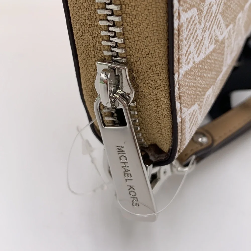 MICHAEL KORS LARGE TRAVEL CONTINENTAL WRISTLET WALLET CAMEL COLOR